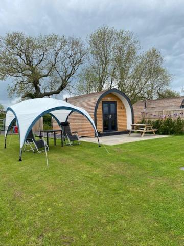 Honeypot Hideaways Luxury Glamping - Exclusively For Adults Hotel Chester Exterior photo